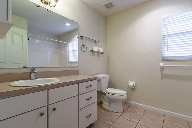 Building Photo - Charming 3BR/2BA Brick Home in the Heart o...