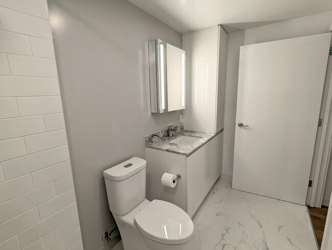 Building Photo - Fully Furnished Ocean View luxurious Studio with 1-Parking and storage at 'A'ali'i
