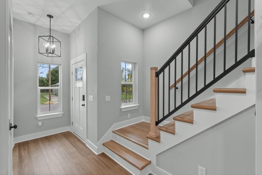 Building Photo - 706 N F St