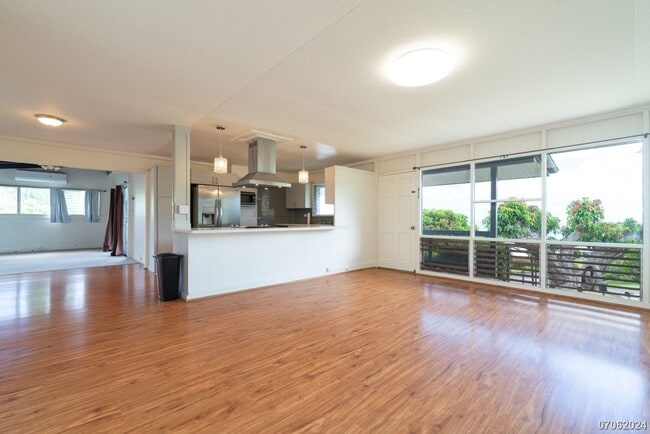 Building Photo - Rarely Available 3BA/2BA/2 Pkg SF in Aiea ...