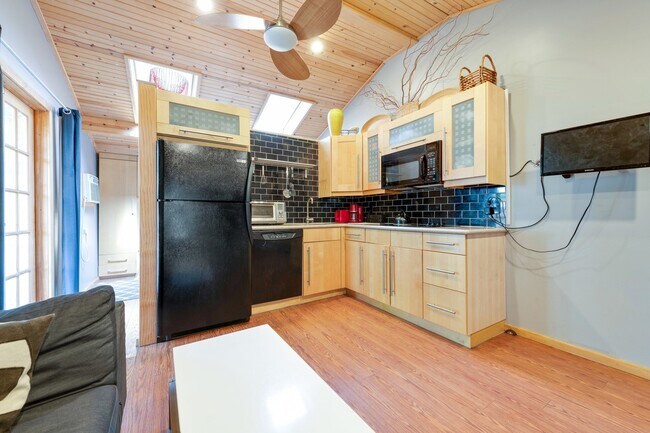 Building Photo - 5500 Westminster Dr