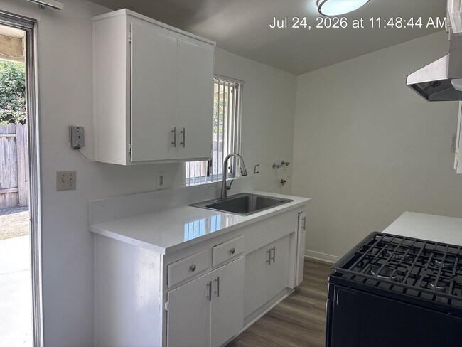 Building Photo - tup245