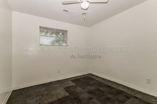 Building Photo - 1635 Memminger Ave