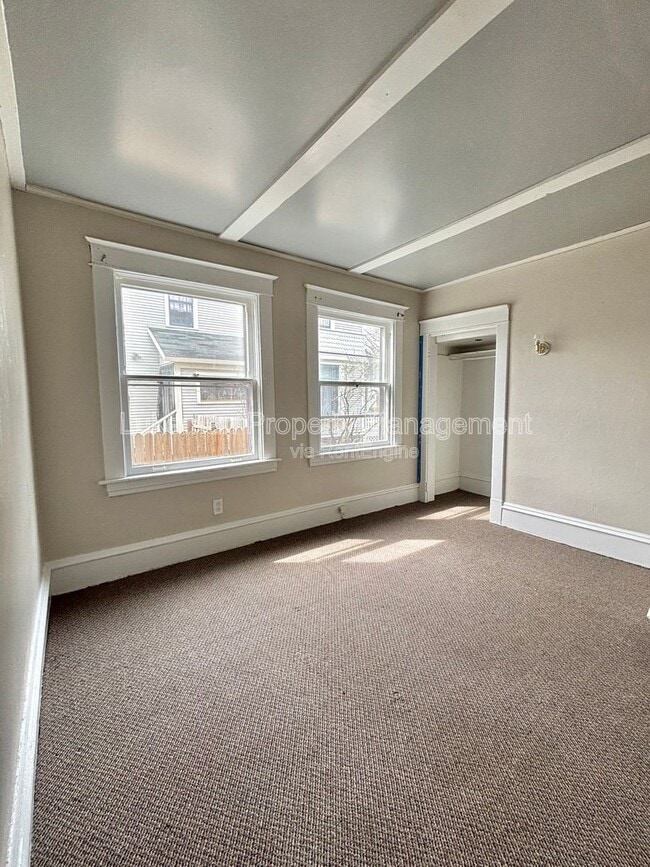 Building Photo - 709 W Walnut St