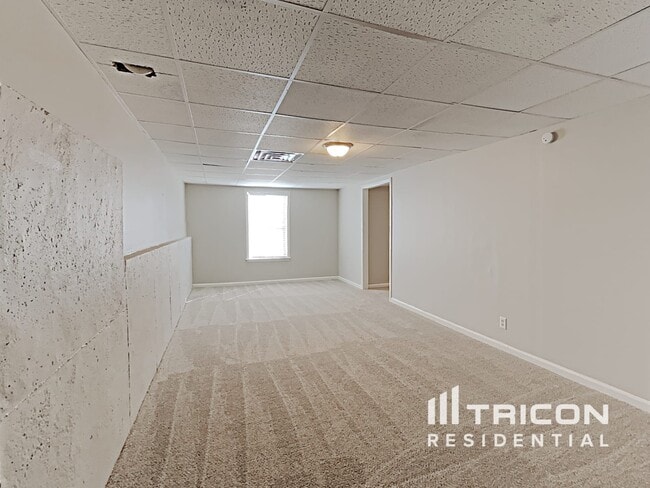 Building Photo - 321 Autumn Lake Dr