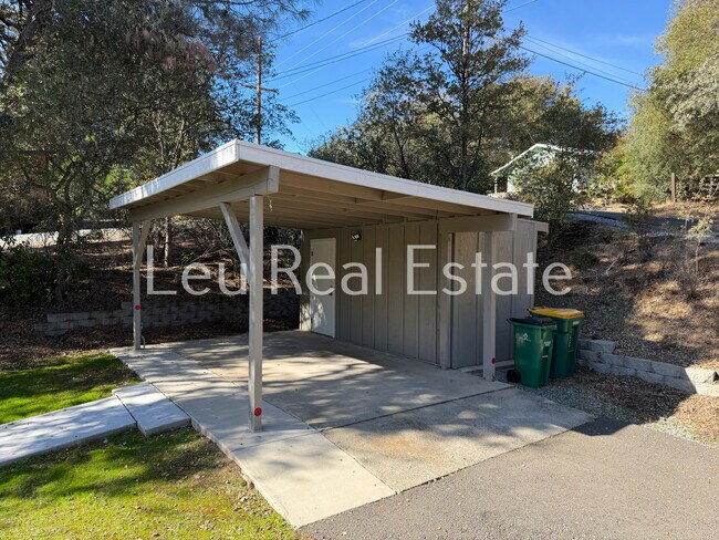 Building Photo - 1028 Bridgeview Dr