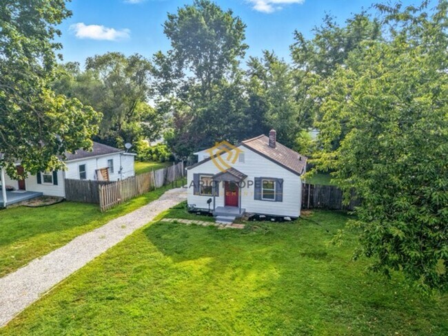Building Photo - Beautifully Renovated 2-Bedroom Home Near Indy Motor Speedway, Available NOW!