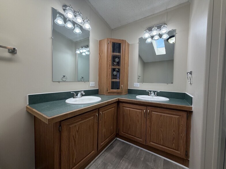 Building Photo - 38010 St Tropez Dr