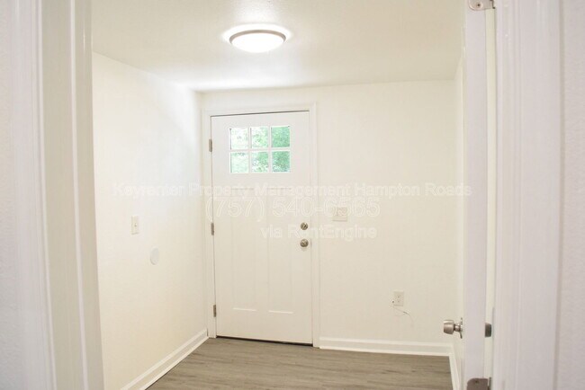 Building Photo - 850 W 50th St