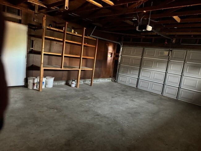 Building Photo - Great home in an established neighborhood