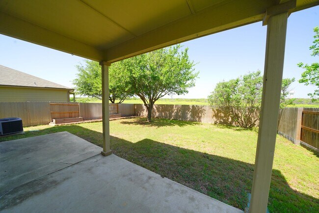 Building Photo - Great 4 Bedroom Home Now Available in Cibo...