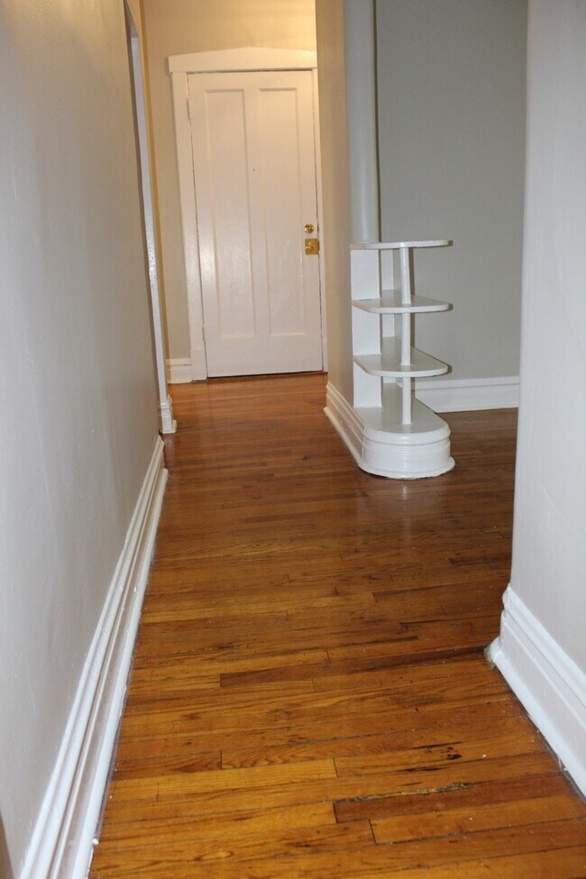 Building Photo - 5024 N Winthrop Ave