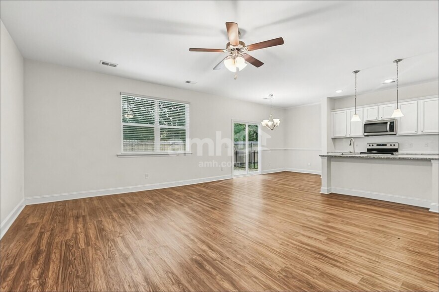 Building Photo - 1831 Produce Ln