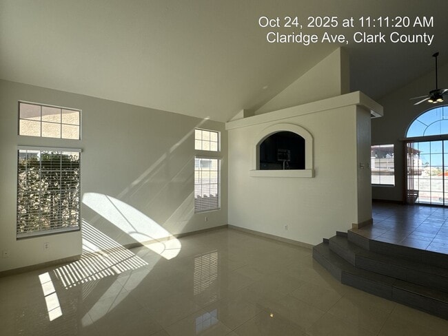 Building Photo - Tri-Level Home with Pool & Spa in Henderso...