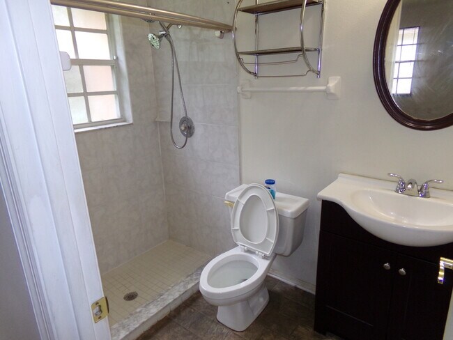 Building Photo - 310 Seahorse Cir SE