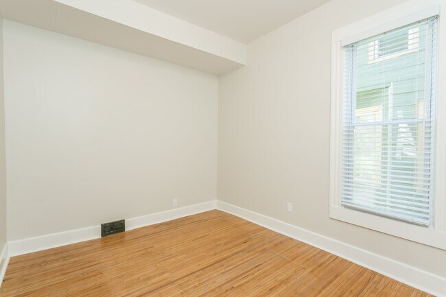 Building Photo - 284 Pearl St