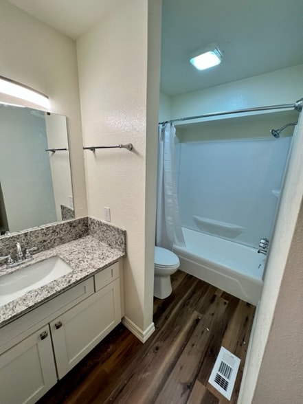 Building Photo - 303 Park St