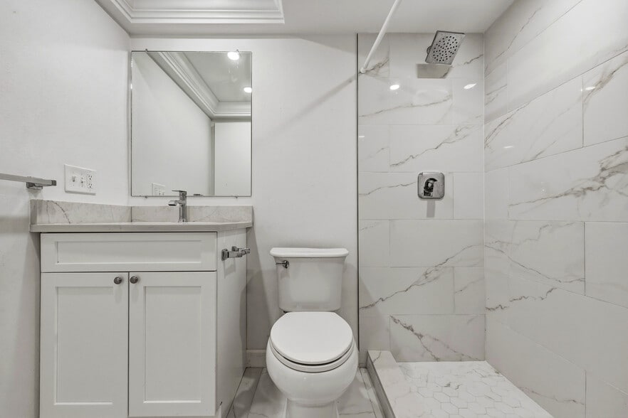 Master Bath - 2650 Pearce Dr