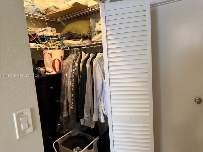 Building Photo - 882 NW 92nd Ave