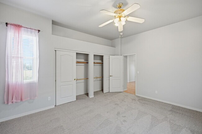 Building Photo - 1425 W Commerce Ave