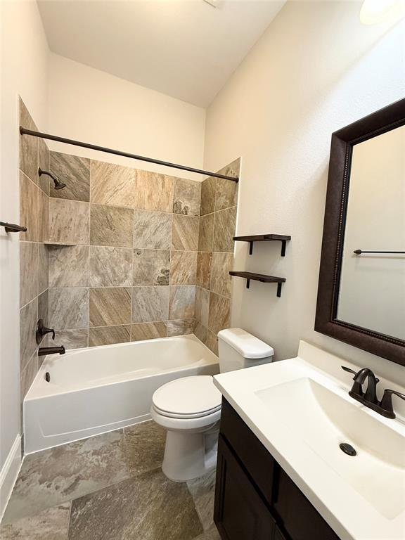 Building Photo - 5711 Stern Springs Ln