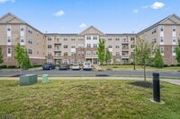 Building Photo - 723 Lorhan Dr