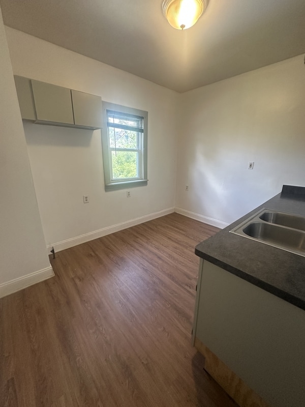 Building Photo - 12711 Locke Ave