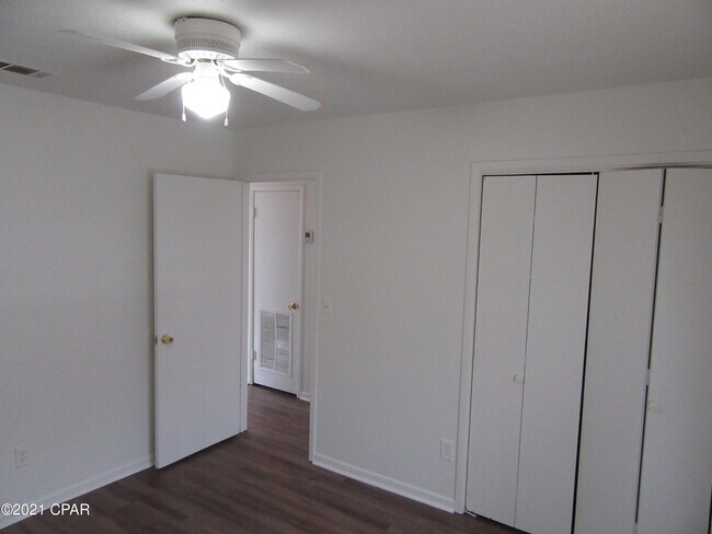 Building Photo - 2814 N Panama Ave