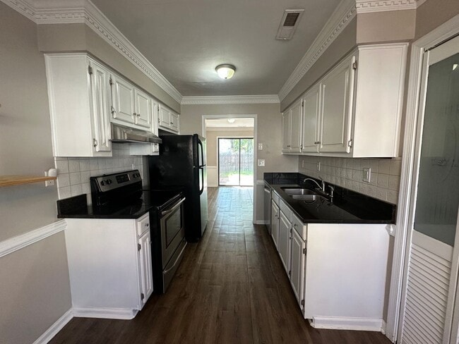 Building Photo - 2-bedroom, 2.5-bath Georgetown Colony Townhouse