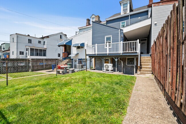 Building Photo - 631 Edmond St