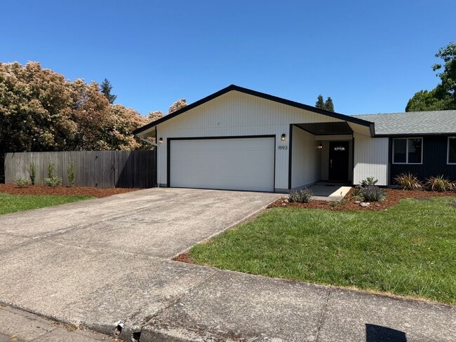 Building Photo - Updated 3 bedroom 2 bath home in a great neighborhood!