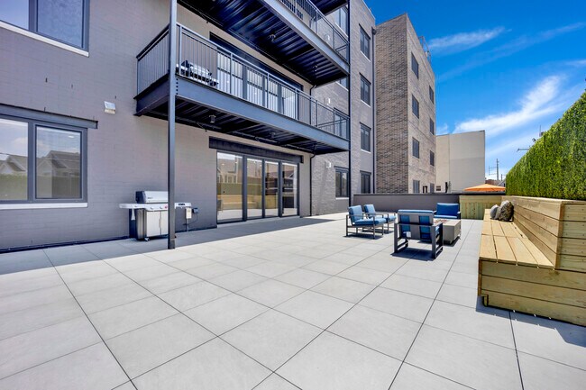 Building Photo - 4920 N Lincoln Ave