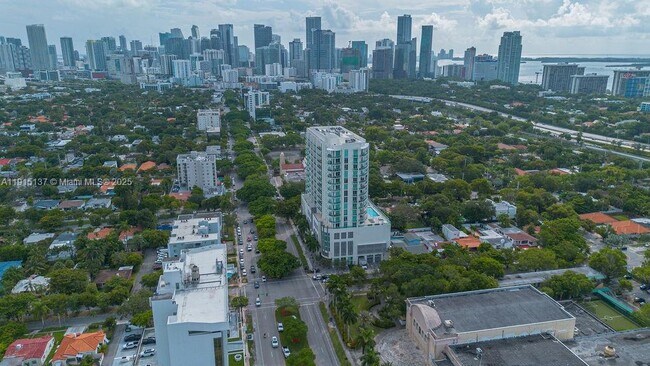 Building Photo - 2525 SW 3rd Ave