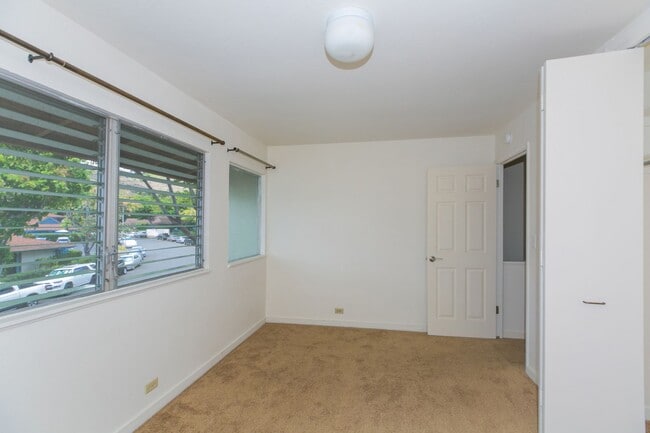 Building Photo - Tropic Garden Townhouse 2b1.5b1pkg
