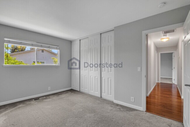 Building Photo - 1492 Via Cancion