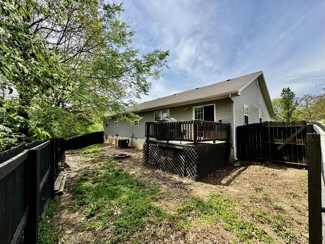 Building Photo - 114 Dogwood Cir