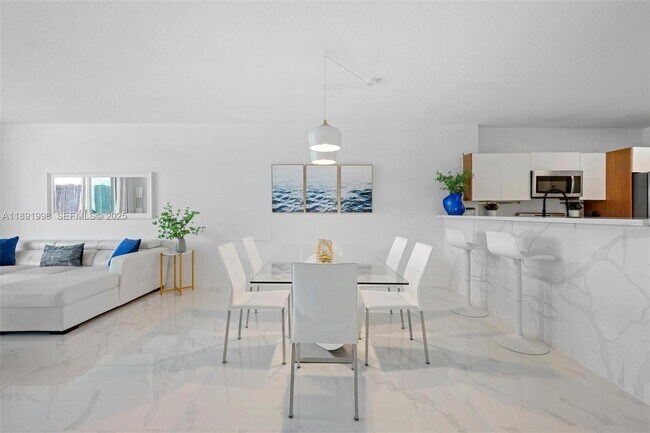 Building Photo - 18100 N Bay Rd