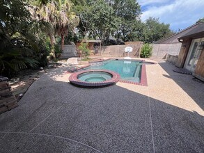 Building Photo - 2602 Cloverfield Ct