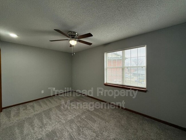 Building Photo - 3405 NW Duncan Rd