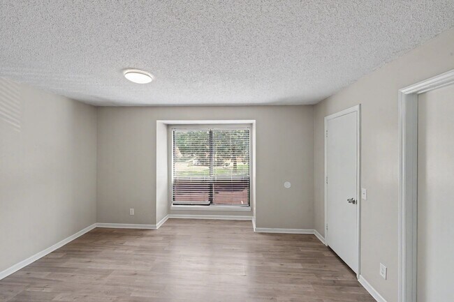 Building Photo - 10971 Harrowfield Rd