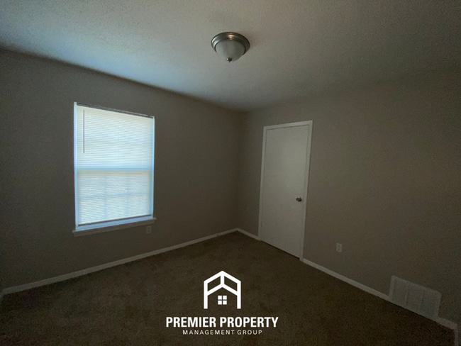 Building Photo - 6313 Leamont Dr