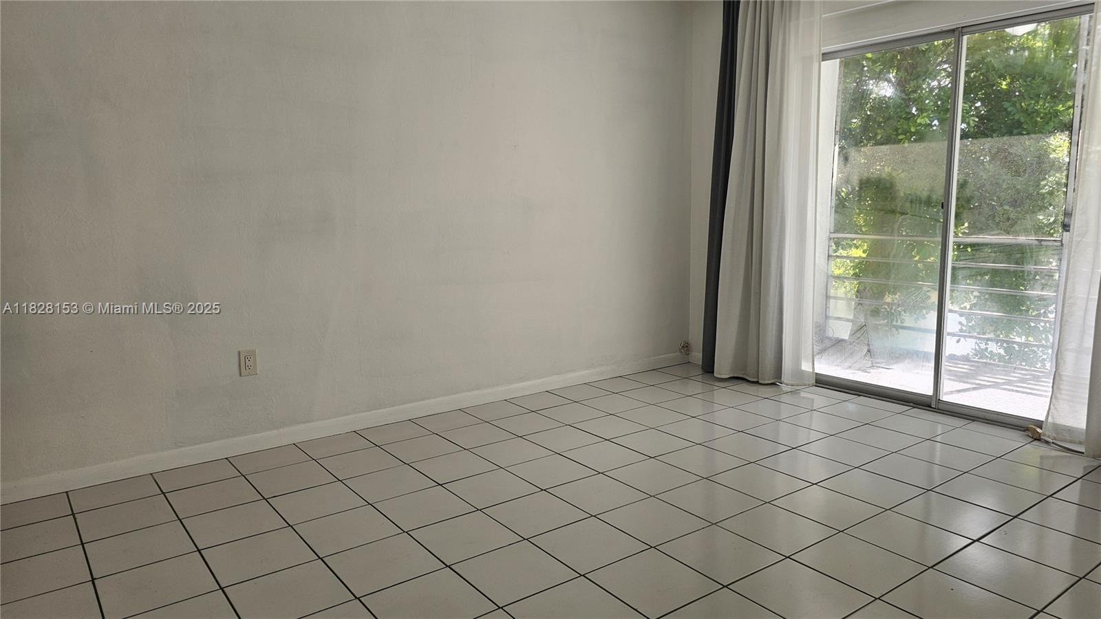 Building Photo - 20200 NE 29th Ct
