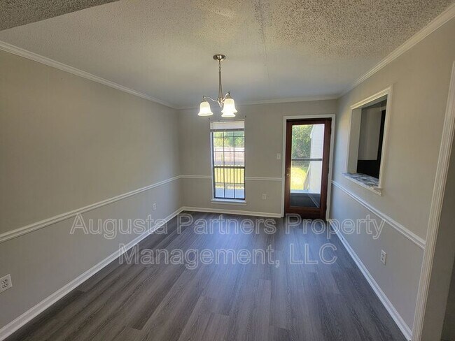 Building Photo - 3921 Miramar Dr Ext