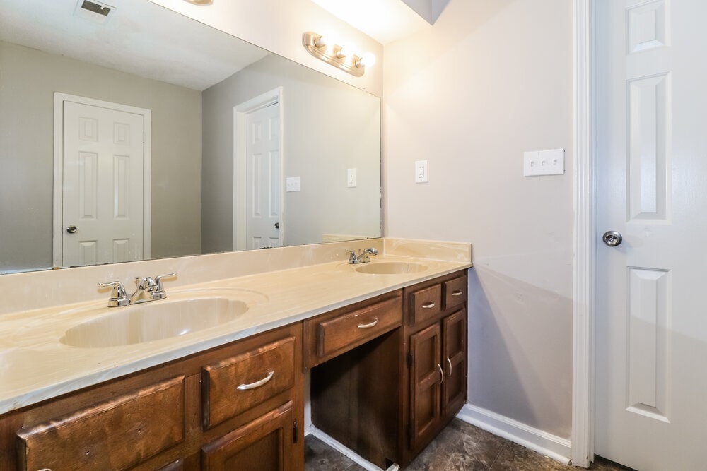 Building Photo - 6708 Henredon Dr