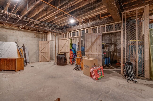 Building Photo - Newer Construction Fairmount Apartments
