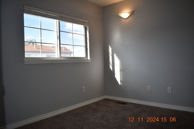 Building Photo - Littleton 3 BEDROOMS - GREAT LOCATION