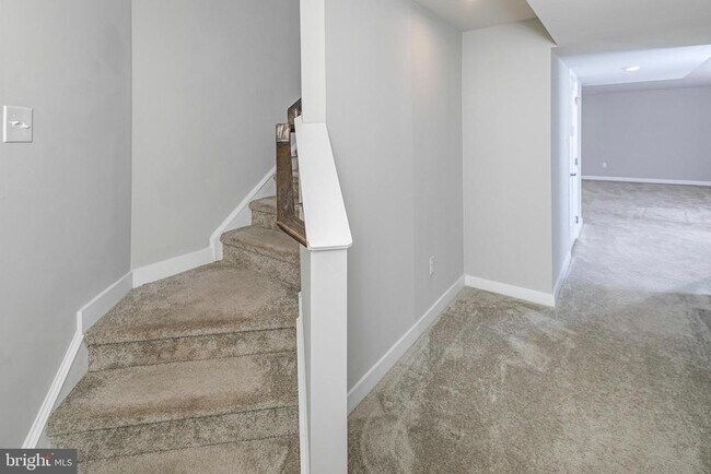 Building Photo - 2410 Lenox Dr