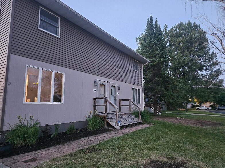 Primary Photo - 33 Garden Ct NW