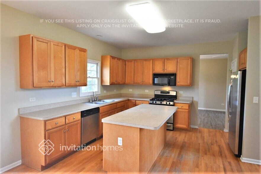 Building Photo - 16332 Hidden River Dr