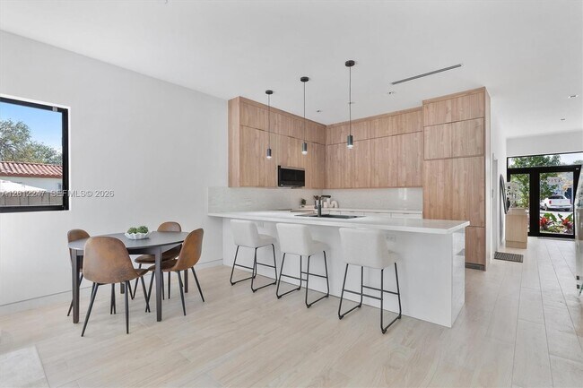 Building Photo - 4715 N Miami Ave